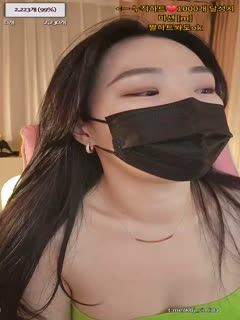 身材苗条的韩国女主播在椅子上隔着内裤自慰诱惑}