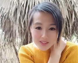 【少妇的诱惑】美熟女跟老公到果园野战.}