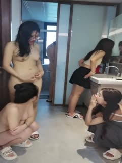 在女友面前操她的闺蜜们，太刺激了}