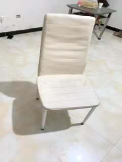 新人下海骚货妹妹！表情一脸淫骚！拿着易拉罐一顿舔，跪在椅子蜜桃美臀，搔首弄姿自摸扣穴1}