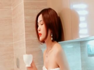 网红闫盼盼大尺度有偿私拍视频}