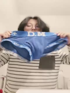 闷骚的良家少妇，全程露脸很有气质，脱光了尿尿给你看_}