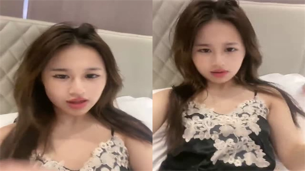 饥渴骚人妻掰穴勾引老公爆操骚逼}