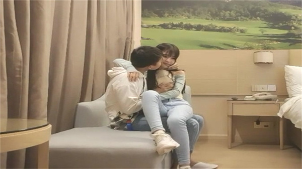 壹屌探花门票138高端外围兼职平面模特身材一级棒_}