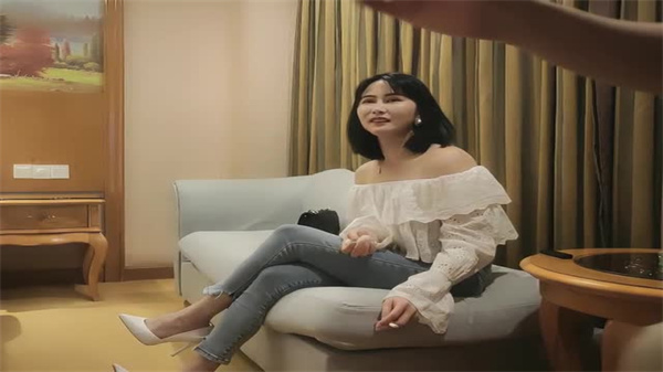 重金约炮漂亮的外围小姐姐}