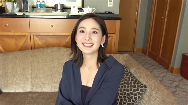 AI-杨幂-开房初体验}