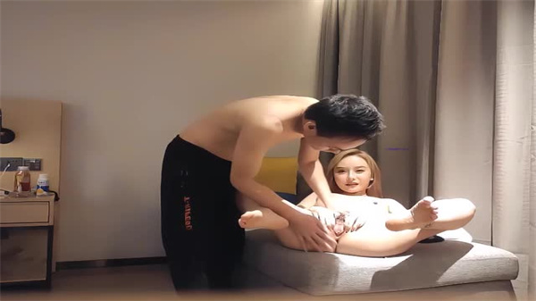 步宾寻花约高颜值性感瑜伽教练啪啪.}