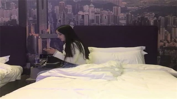 步宾探花看图说话颜值绝对很高超棒身材大奶肥臀.}